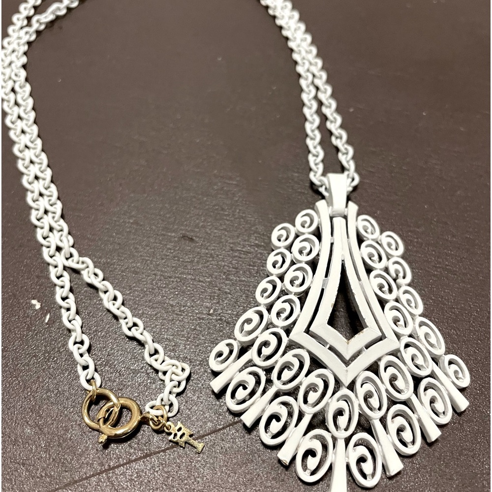 Vintage Crown Trifari White Enamel 28” Necklace